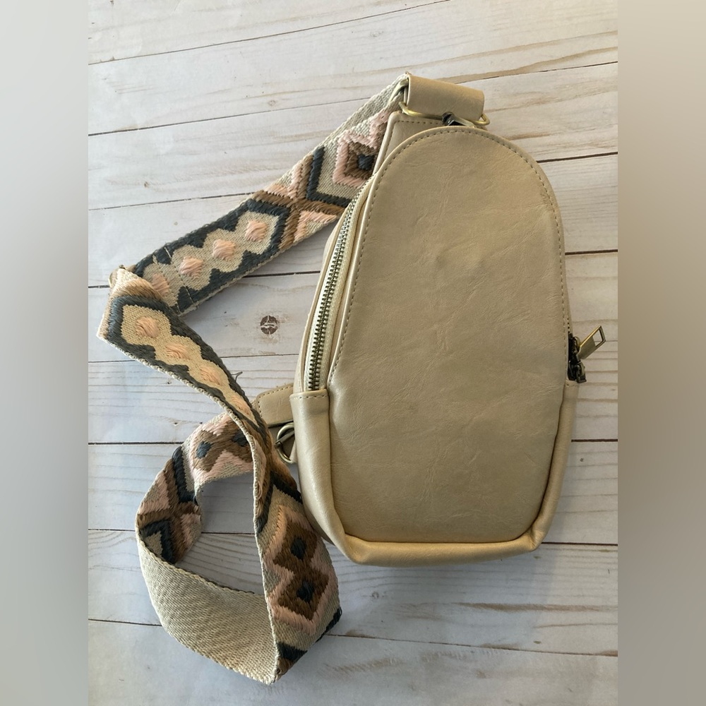 Women Chest Bag Sling Bag Small Crossbody Daypack Guitar Strap Purse